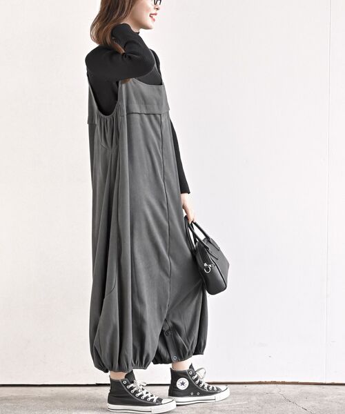 rps（アールピーエス）の「フェイクスウェードボリュームヘムオールインワン（サロペット/オーバーオール・レディース・チャコールグレー/ブラック/カーキ/カーキブラウン/モカ・フリー）」の2枚目の写真