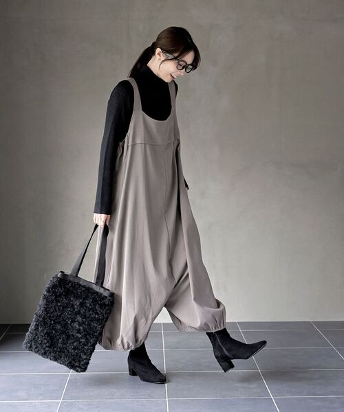 rps（アールピーエス）の「フェイクスウェードボリュームヘムオールインワン（サロペット/オーバーオール・レディース・チャコールグレー/ブラック/カーキ/カーキブラウン/モカ・フリー）」の15枚目の写真