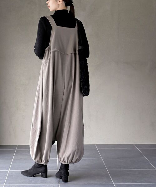 rps（アールピーエス）の「フェイクスウェードボリュームヘムオールインワン（サロペット/オーバーオール・レディース・チャコールグレー/ブラック/カーキ/カーキブラウン/モカ・フリー）」の17枚目の写真