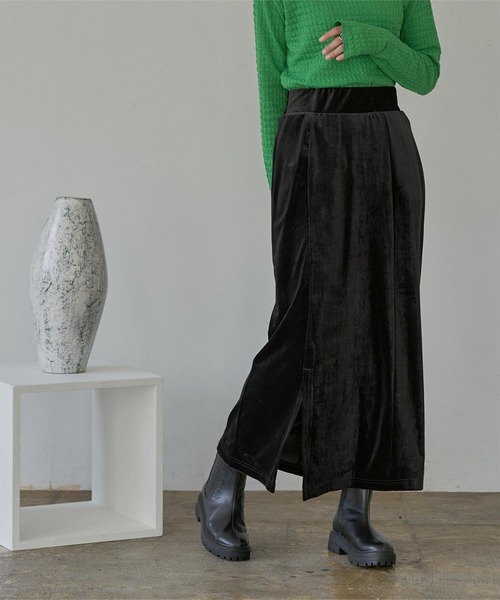 miette(ミエット)の「フロントスリットベロアロングスカート(スカート・レディース・ブルー/グリーン/ブラック・FREE)」の2枚目の写真