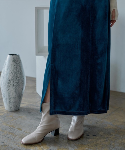 miette(ミエット)の「フロントスリットベロアロングスカート(スカート・レディース・ブルー/グリーン/ブラック・FREE)」の9枚目の写真