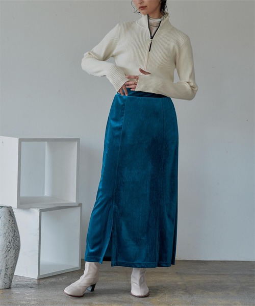 miette(ミエット)の「フロントスリットベロアロングスカート(スカート・レディース・ブルー/グリーン/ブラック・FREE)」の4枚目の写真