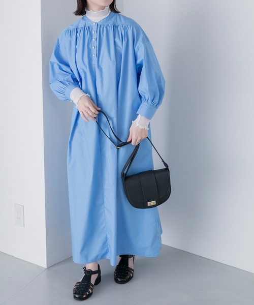 BONLECILL（ボンルシール）の「ボリュームスリーブ  パールボタンヘンリーネック シャツワンピース（シャツワンピース・レディース・オフホワイト/ネイビー系/ブルー/オレンジ/ネイビー・FREE）」の4枚目の写真