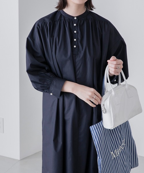 BONLECILL（ボンルシール）の「ボリュームスリーブ  パールボタンヘンリーネック シャツワンピース（シャツワンピース・レディース・オフホワイト/ネイビー系/ブルー/オレンジ/ネイビー・FREE）」の20枚目の写真