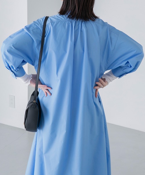 BONLECILL（ボンルシール）の「ボリュームスリーブ  パールボタンヘンリーネック シャツワンピース（シャツワンピース・レディース・オフホワイト/ネイビー系/ブルー/オレンジ/ネイビー・FREE）」の13枚目の写真