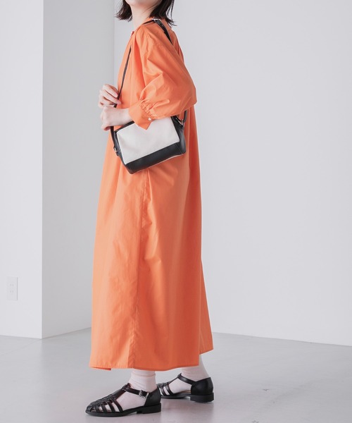 BONLECILL（ボンルシール）の「ボリュームスリーブ  パールボタンヘンリーネック シャツワンピース（シャツワンピース・レディース・オフホワイト/ネイビー系/ブルー/オレンジ/ネイビー・FREE）」の7枚目の写真