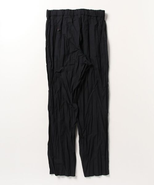 soe(ソーイ)の「Pleated Pants(スラックス・メンズ・ブラック・2/3)」の2枚目の写真