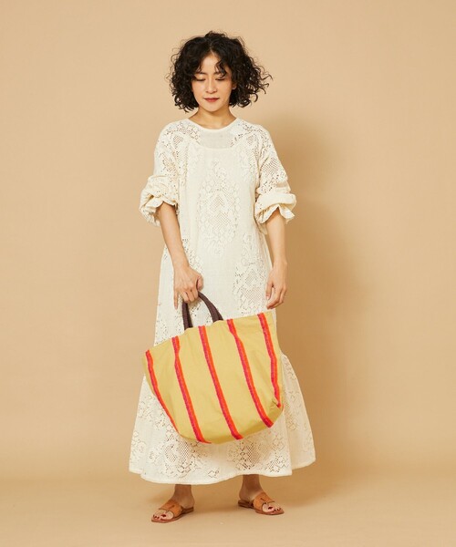 Freada(フリーダ)の「beej/ビージ LoopBIGTOTE/ループビッグトートバッグ(トートバッグ・レディース・ベージュ/ホワイト・ONE SIZE)」の7枚目の写真