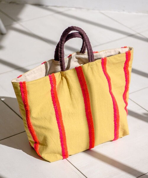 Freada(フリーダ)の「beej/ビージ LoopBIGTOTE/ループビッグトートバッグ(トートバッグ・レディース・ベージュ/ホワイト・ONE SIZE)」の5枚目の写真