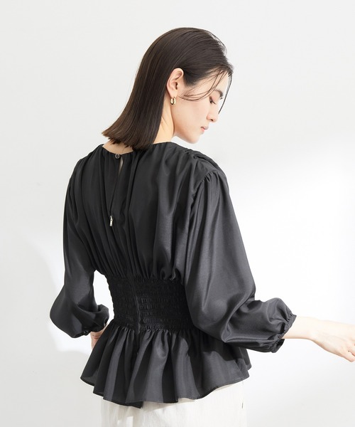 シャーリングペプラムブラウス