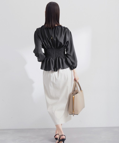 シャーリングペプラムブラウス
