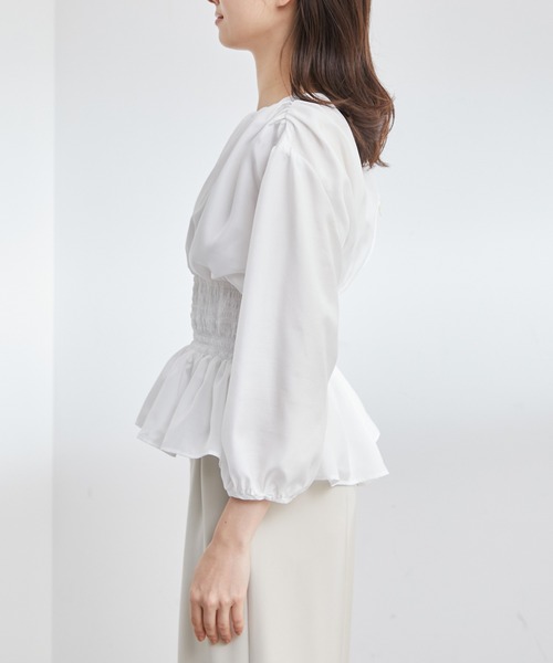 シャーリングペプラムブラウス