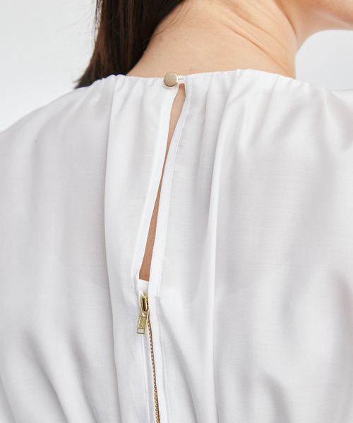 シャーリングペプラムブラウス