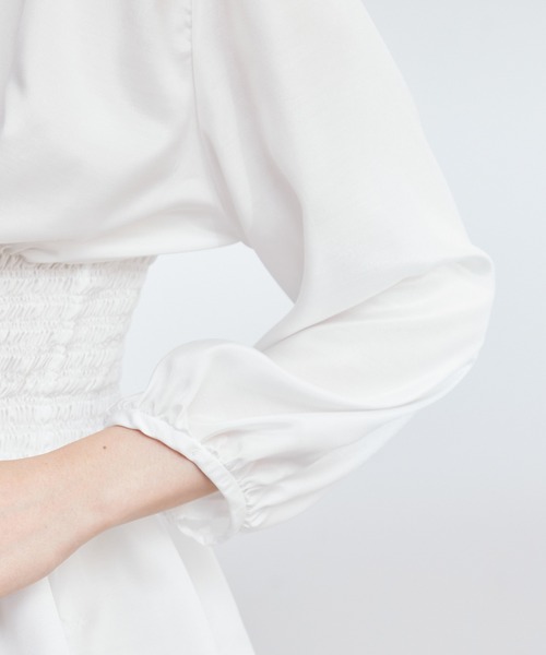シャーリングペプラムブラウス