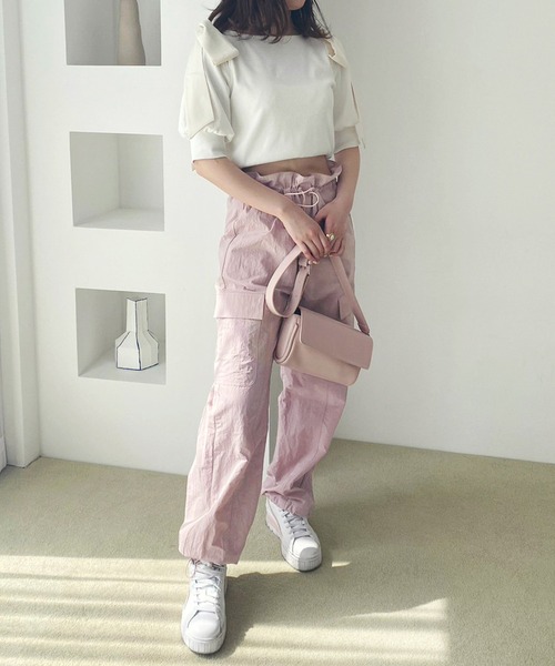 one after another NICE CLAUP(ワンアフターアナザーナイスクラップ)の「パラシュートパンツ(カーゴパンツ・レディース・チャコールグレー/ピンク/アイボリー・FREE)」の4枚目の写真