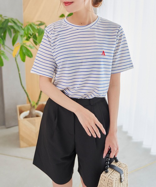 Isn't She?（イズントシー）の「ボーダー刺繍ロゴTシャツ（Tシャツ/カットソー・レディース・ブラック/レッド/ブルー・FREE）」の2枚目の写真