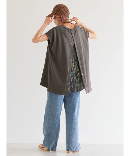 AMERICAN HOLIC（アメリカンホリック）の「バック異素材ドットボタンカットプルオーバー（Tシャツ/カットソー・レディース・チャコールグレー/グレイッシュベージュ/オフホワイト・L/M）」の10枚目の写真