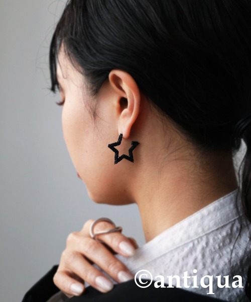 antiqua(アンティカ)の「スターモチーフピアス(ピアス(両耳用)・レディース・ブラック・FREE)」の4枚目の写真