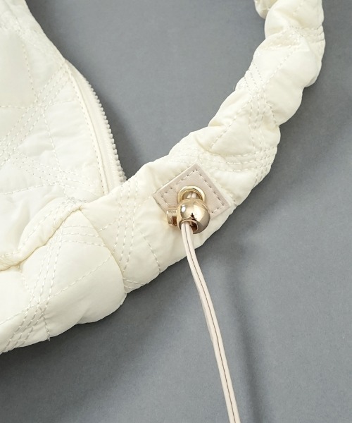 flower（フラワー）の「キルティングギャザーバッグ2（ショルダーバッグ・レディース・アイボリー・FREE）」の12枚目の写真