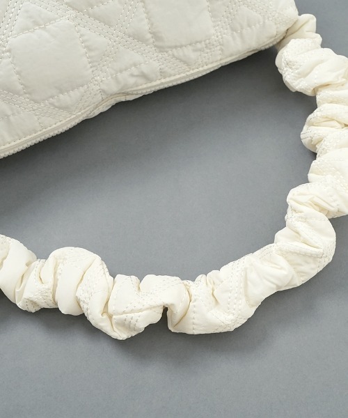 flower（フラワー）の「キルティングギャザーバッグ2（ショルダーバッグ・レディース・アイボリー・FREE）」の13枚目の写真