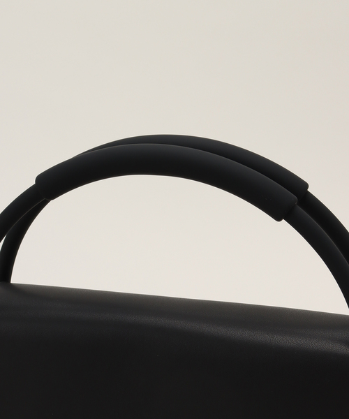 NaNa-NaNa（ナナナナ）の「【nana-nana/ナナ-ナナ】HOOP RECYCLED LEATHER（ハンドバッグ・レディース・ブラック・FREE）」の8枚目の写真