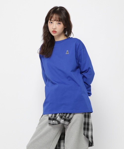 ALAND(エーランド)の「【UNISEX】ALAND/ワッペンロゴ長袖Tシャツ(Tシャツ/カットソー・レディース・ベージュ/ブラック/ホワイト/ブルー/ネイビー・LARGE/MEDIUM/X-LARGE/SMALL)」の5枚目の写真