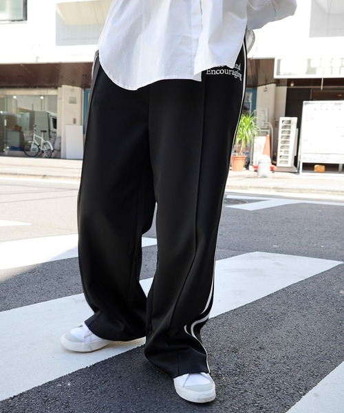 新品タグ付き　EMOIR トラックパンツ　サイズ2 andme（アンドミー）の「2wayライン入りエンブロイダリー