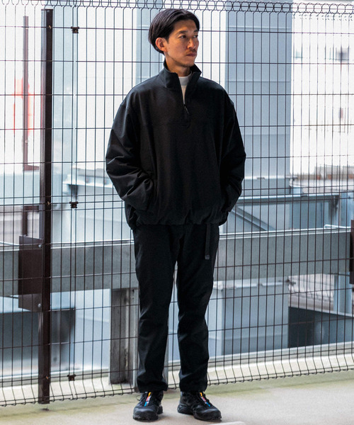 ITEMS URBANRESEARCH(アイテムズ アーバンリサーチ)の「撥水×ストレッチナイロンハーフZIPジャケット(ナイロンジャケット・メンズ・ブラック/ネイビー・MEDIUM/LARGE)」の4枚目の写真