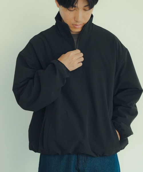 ITEMS URBANRESEARCH(アイテムズ アーバンリサーチ)の「撥水×ストレッチナイロンハーフZIPジャケット(ナイロンジャケット・メンズ・ブラック/ネイビー・MEDIUM/LARGE)」の7枚目の写真