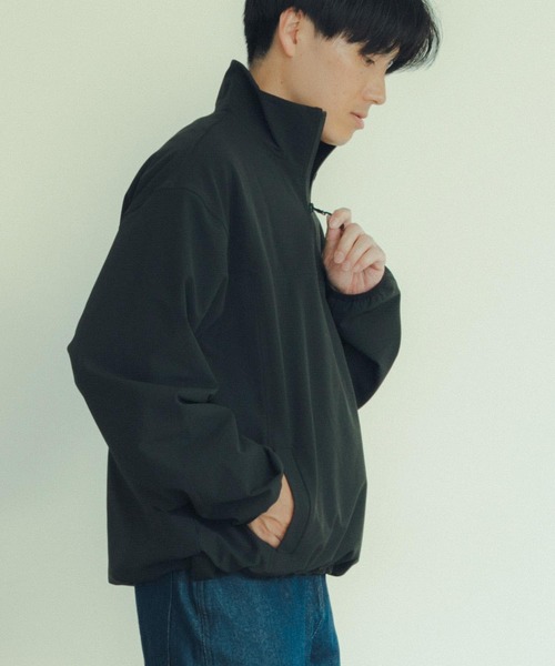 ITEMS URBANRESEARCH(アイテムズ アーバンリサーチ)の「撥水×ストレッチナイロンハーフZIPジャケット(ナイロンジャケット・メンズ・ブラック/ネイビー・MEDIUM/LARGE)」の8枚目の写真