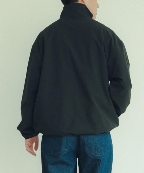 ITEMS URBANRESEARCH(アイテムズ アーバンリサーチ)の「撥水×ストレッチナイロンハーフZIPジャケット(ナイロンジャケット・メンズ・ブラック/ネイビー・MEDIUM/LARGE)」の9枚目の写真