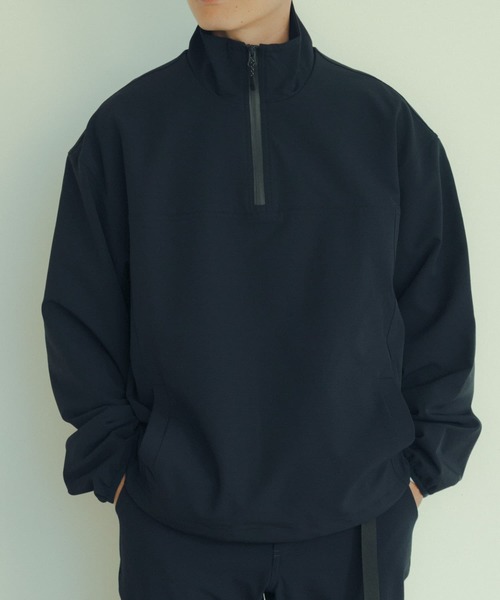 ITEMS URBANRESEARCH(アイテムズ アーバンリサーチ)の「撥水×ストレッチナイロンハーフZIPジャケット(ナイロンジャケット・メンズ・ブラック/ネイビー・MEDIUM/LARGE)」の17枚目の写真