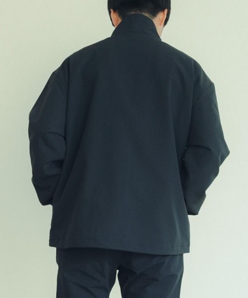 ITEMS URBANRESEARCH(アイテムズ アーバンリサーチ)の「撥水×ストレッチナイロンハーフZIPジャケット(ナイロンジャケット・メンズ・ブラック/ネイビー・MEDIUM/LARGE)」の19枚目の写真