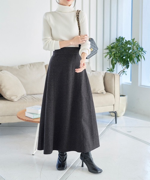 KOBE LETTUCE(コウベレタス)の「起毛ニットソーフレアスカート(スカート・レディース・ブラック/アイボリー/ブルー・M)」の5枚目の写真