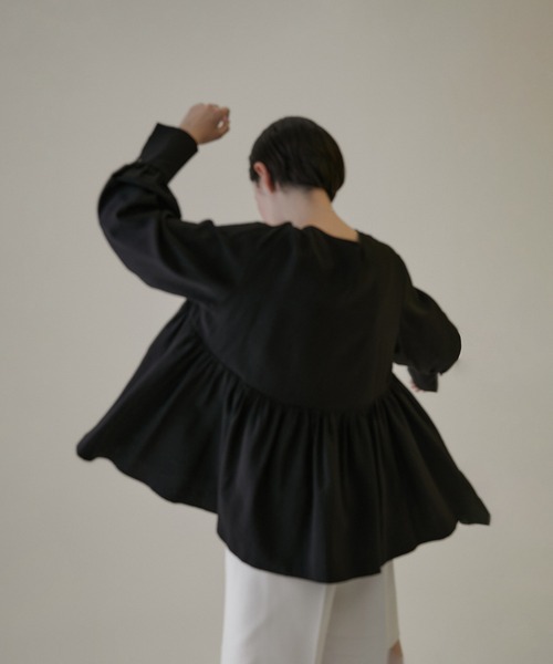 SALON adam et rope'(サロン アダム エ ロペ)の「ポプリンギャザーペプラムブラウス(シャツ/ブラウス・レディース・ブラック/ホワイト・FREE)」の3枚目の写真