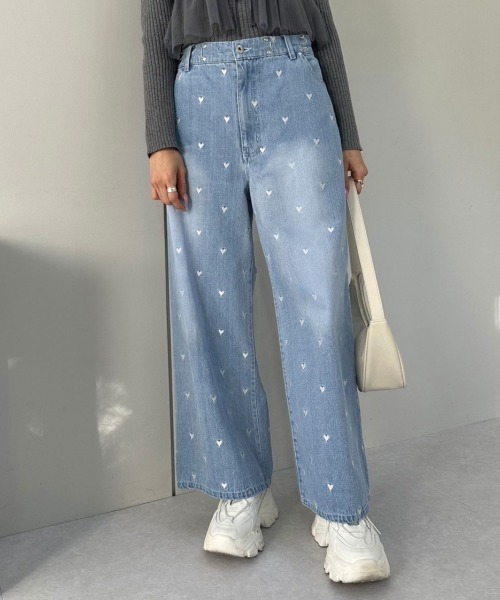 OLIVE des OLIVE（オリーブデオリーブ）の「2WAYライズキラキラハートデニムパンツ　1041030020（デニムパンツ・レディース・ブルー/ブルー系その他・SMALL/MEDIUM）」の2枚目の写真