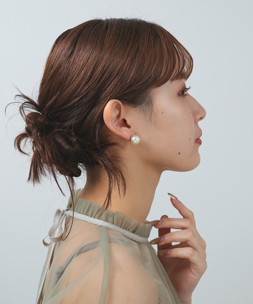 Kana（カナ）の「【金属アレルギー対応】大きめ 一粒 パール サージカル ピアス パーティー 結婚式 お呼ばれ オケージョン（ピアス（両耳用）・レディース・アイボリー・フリー）」の4枚目の写真