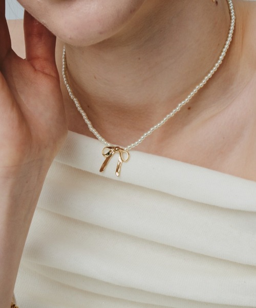 whim（ウィム）の「Ribbon charm pearl necklace（ネックレス・レディース・シルバー/ゴールド・FREE）」の6枚目の写真