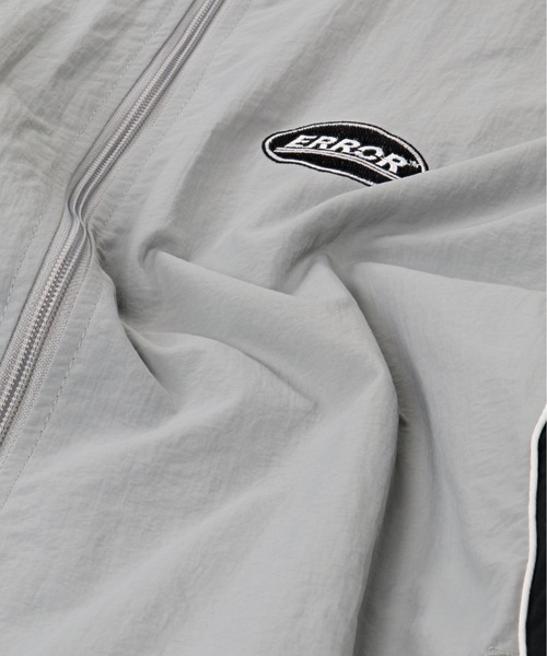 SPINNS(スピンズ)の「【ユニセックスで着用可能】ERROR刺繍ロゴ スタンドカラーナイロンブルゾン(ナイロンジャケット・メンズ・グレー/オフホワイト/ネイビー/ブラック/グリーン系その他・ONESIZE)」の15枚目の写真