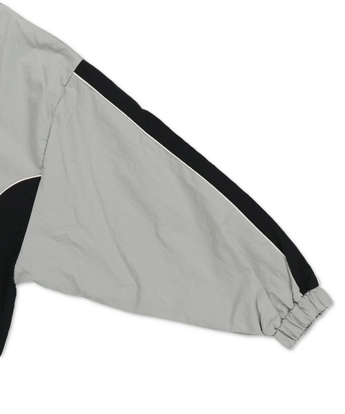 SPINNS(スピンズ)の「【ユニセックスで着用可能】ERROR刺繍ロゴ スタンドカラーナイロンブルゾン(ナイロンジャケット・メンズ・グレー/オフホワイト/ネイビー/ブラック/グリーン系その他・ONESIZE)」の14枚目の写真