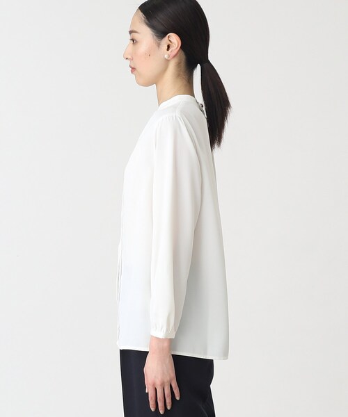 THE SHOP TK （ザ ショップ ティーケー ）の「◆【セレモニー/入卒/通勤/洗える】金属バー付タックブラウス（シャツ/ブラウス・レディース・オフホワイト・11/13/14/12）」の4枚目の写真