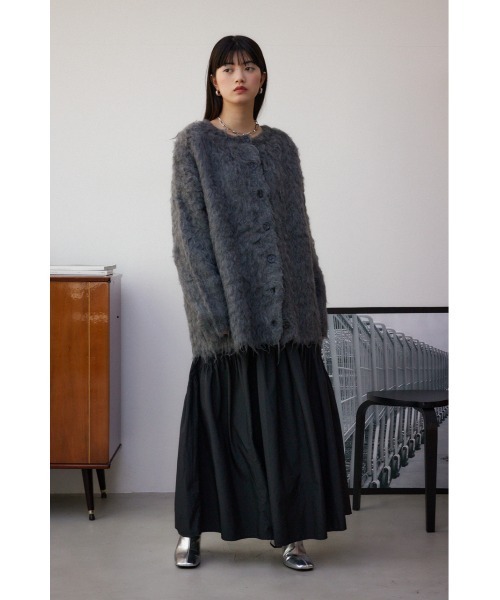 AZUL by moussy(アズールバイマウジー)の「シャギーボタンロングカーディガン(カーディガン/ボレロ・レディース・チャコールグレー/ライトブルー・FREE)」の5枚目の写真
