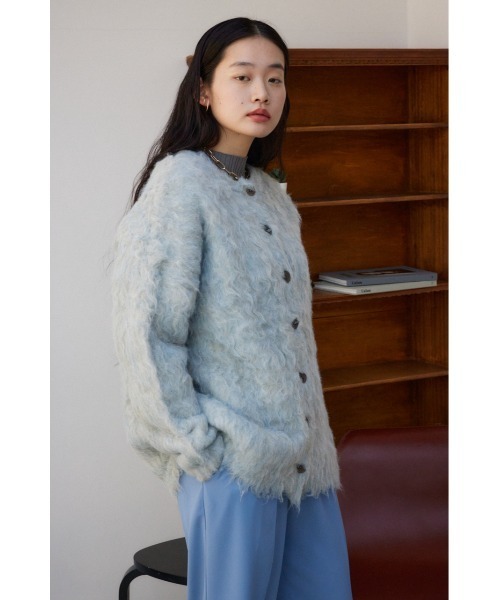 AZUL by moussy(アズールバイマウジー)の「シャギーボタンロングカーディガン(カーディガン/ボレロ・レディース・チャコールグレー/ライトブルー・FREE)」の15枚目の写真