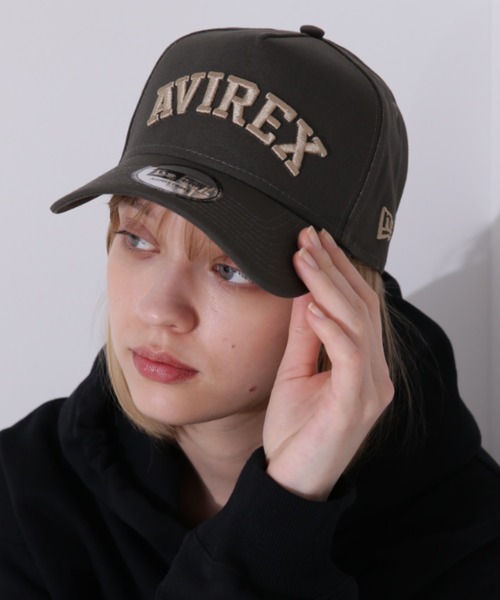 AVIREX（アヴィレックス）の「×NEW ERA 9フォーティー Aフレーム ロゴキャップ アジャスタブル/9 FORTY A-FRAME LOGO CAP（キャップ・レディース・ブラック/ネイビー/カーキ/オリーブ/バーガンディー・FREE）」の3枚目の写真
