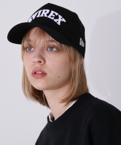 AVIREX（アヴィレックス）の「×NEW ERA 9フォーティー Aフレーム ロゴキャップ アジャスタブル/9 FORTY A-FRAME LOGO CAP（キャップ・レディース・ブラック/ネイビー/カーキ/オリーブ/バーガンディー・FREE）」の2枚目の写真