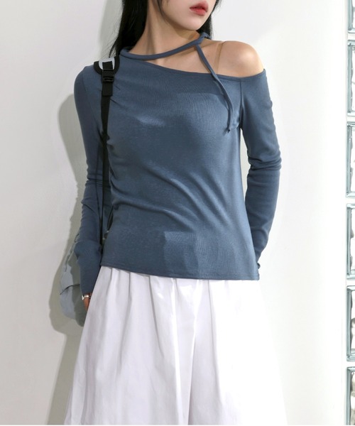 FOLLOWIN（フォロウィン）の「[FLW MADE][バレエコアルック！]ワンオフショルダーチョーカーリボンストラップクロップドティ―（Tシャツ/カットソー・レディース・アイボリー/ブルー/チャコール/ブラック/ピンク・FREE）」の5枚目の写真