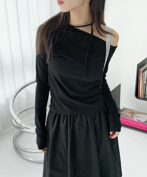 FOLLOWIN（フォロウィン）の「[FLW MADE][バレエコアルック！]ワンオフショルダーチョーカーリボンストラップクロップドティ―（Tシャツ/カットソー・レディース・アイボリー/ブルー/チャコール/ブラック/ピンク・FREE）」の4枚目の写真