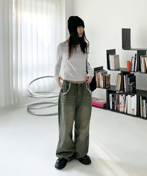 FOLLOWIN（フォロウィン）の「[FLW MADE][バレエコアルック！]ワンオフショルダーチョーカーリボンストラップクロップドティ―（Tシャツ/カットソー・レディース・アイボリー/ブルー/チャコール/ブラック/ピンク・FREE）」の6枚目の写真