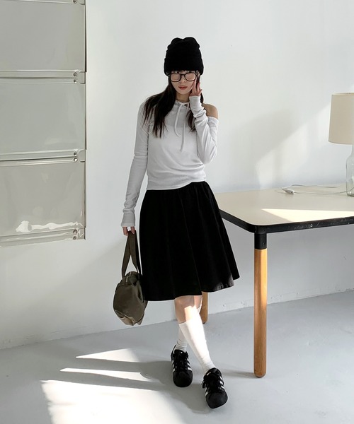 FOLLOWIN（フォロウィン）の「[FLW MADE][バレエコアルック！]ワンオフショルダーチョーカーリボンストラップクロップドティ―（Tシャツ/カットソー・レディース・アイボリー/ブルー/チャコール/ブラック/ピンク・FREE）」の10枚目の写真