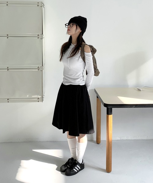 FOLLOWIN（フォロウィン）の「[FLW MADE][バレエコアルック！]ワンオフショルダーチョーカーリボンストラップクロップドティ―（Tシャツ/カットソー・レディース・アイボリー/ブルー/チャコール/ブラック/ピンク・FREE）」の11枚目の写真